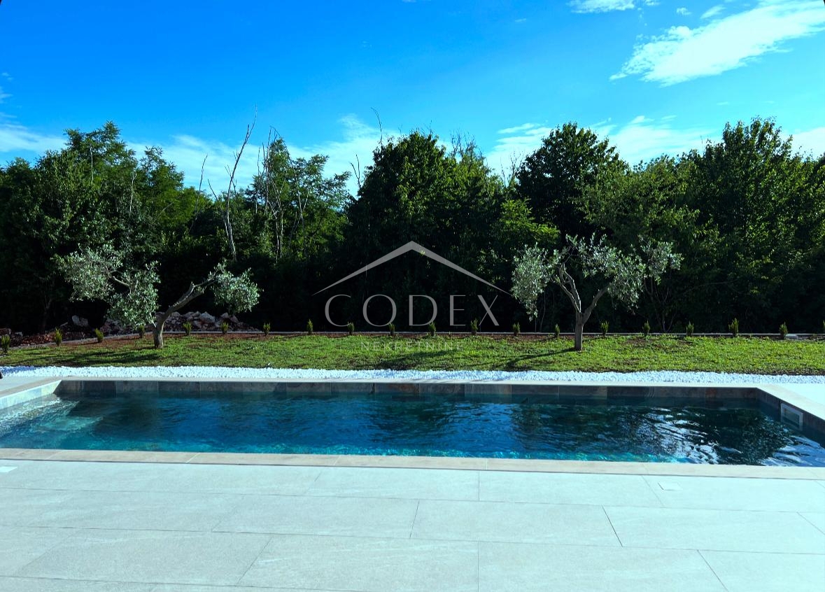 Labin - vila z 2 stanovanjskima enotama in bazenom za sprostitev