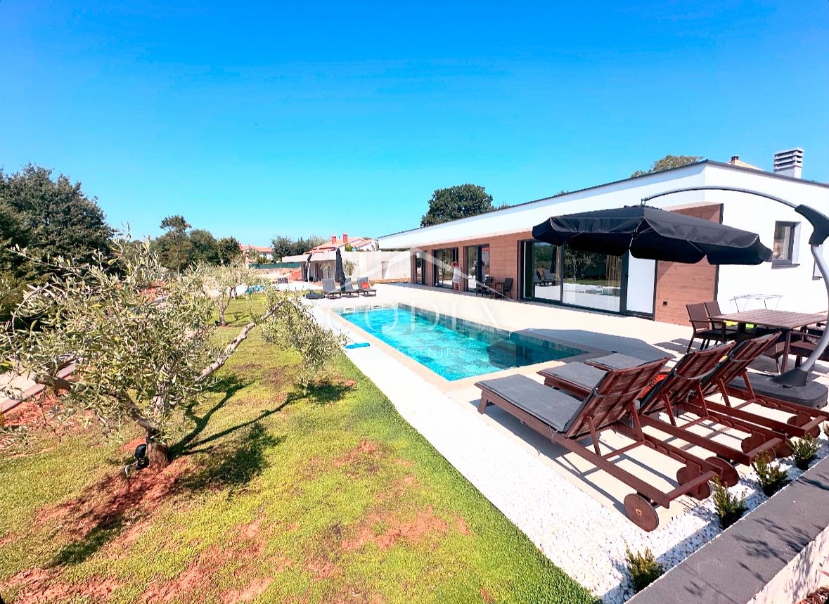 Labin - vila z 2 stanovanjskima enotama in bazenom za sprostitev
