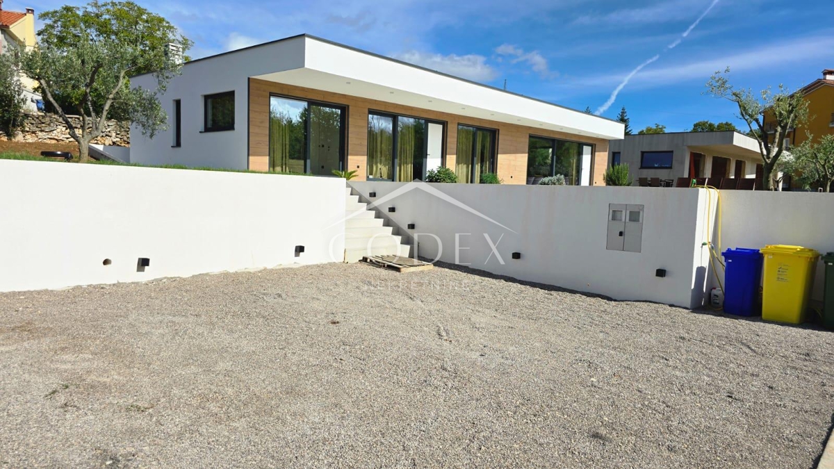 Labin - vila z 2 stanovanjskima enotama in bazenom za sprostitev