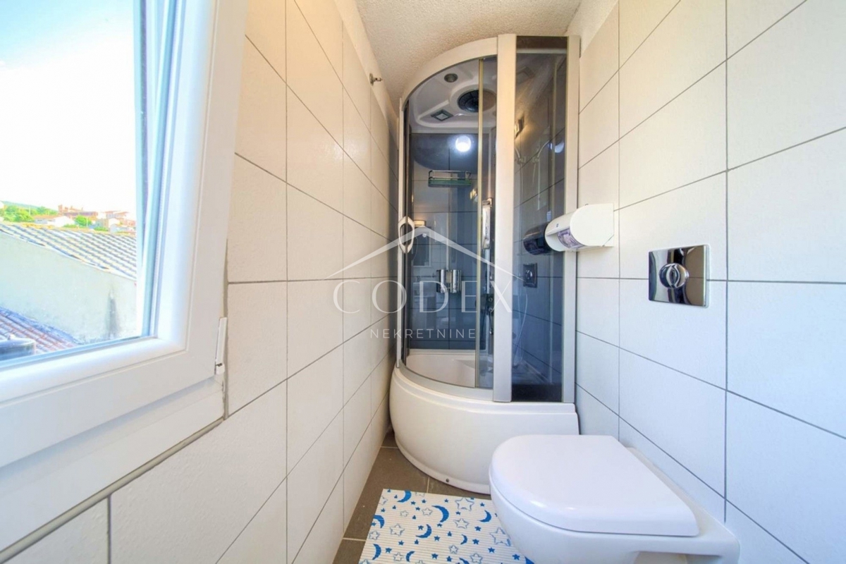 Vrbnik - prodaja hiše s pogledom na morje in 2 apartmaja