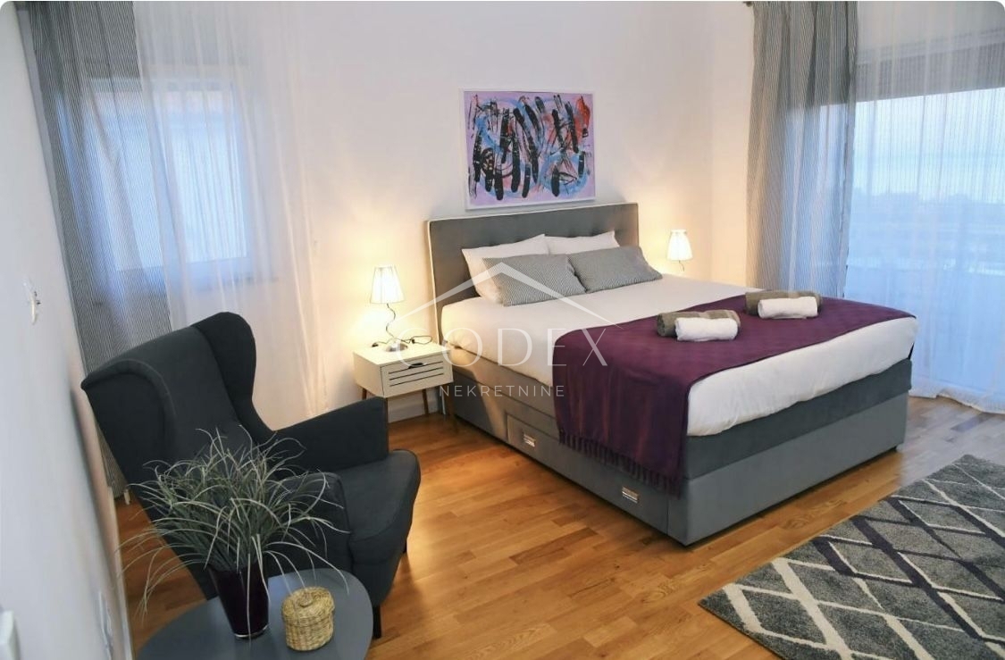 Matulji - hiša s 3 trisobnimi apartmaji in bazenom