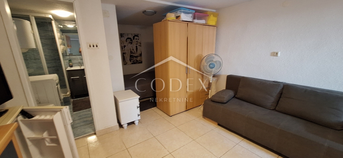 Crikvenica - prodaja hiše z 2 apartmajema in pogledom na morje