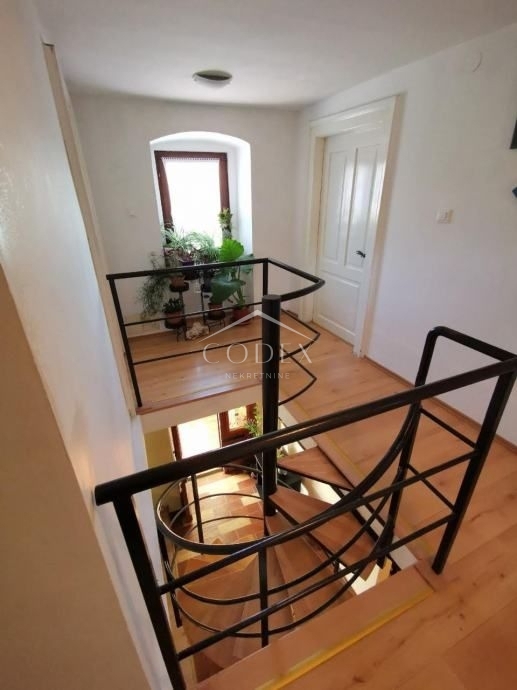 Permani - družinska hiša in gradbišče