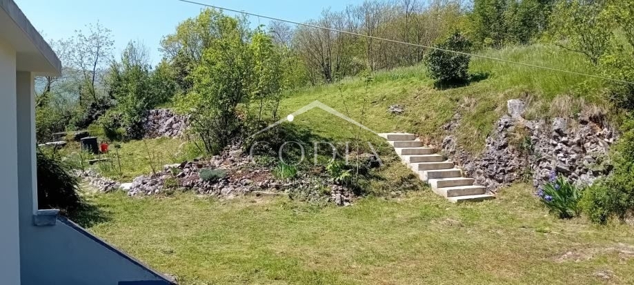 Permani - družinska hiša in gradbišče