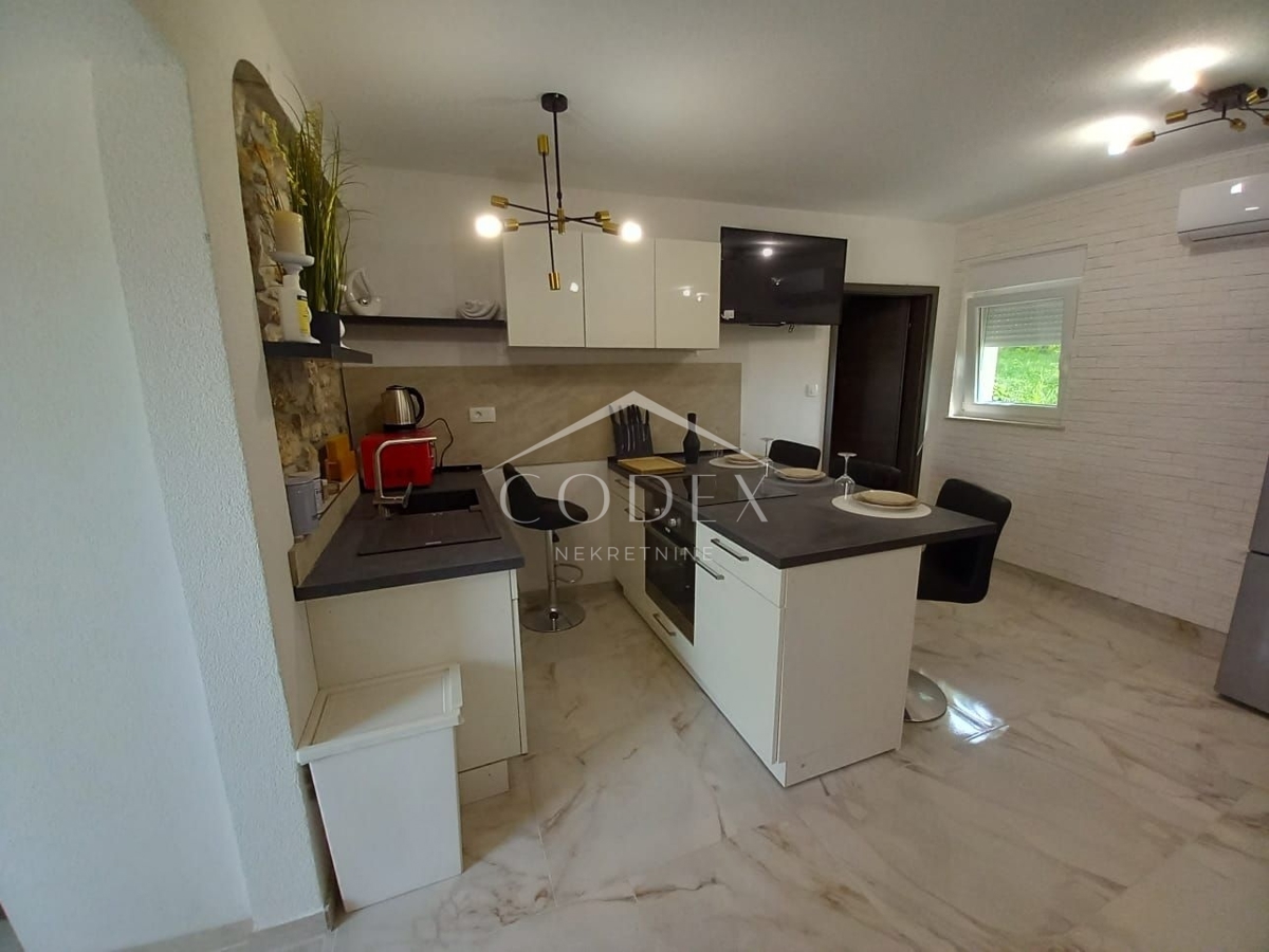 Bribir - prodaja kamnite hiše z 2 apartmajema