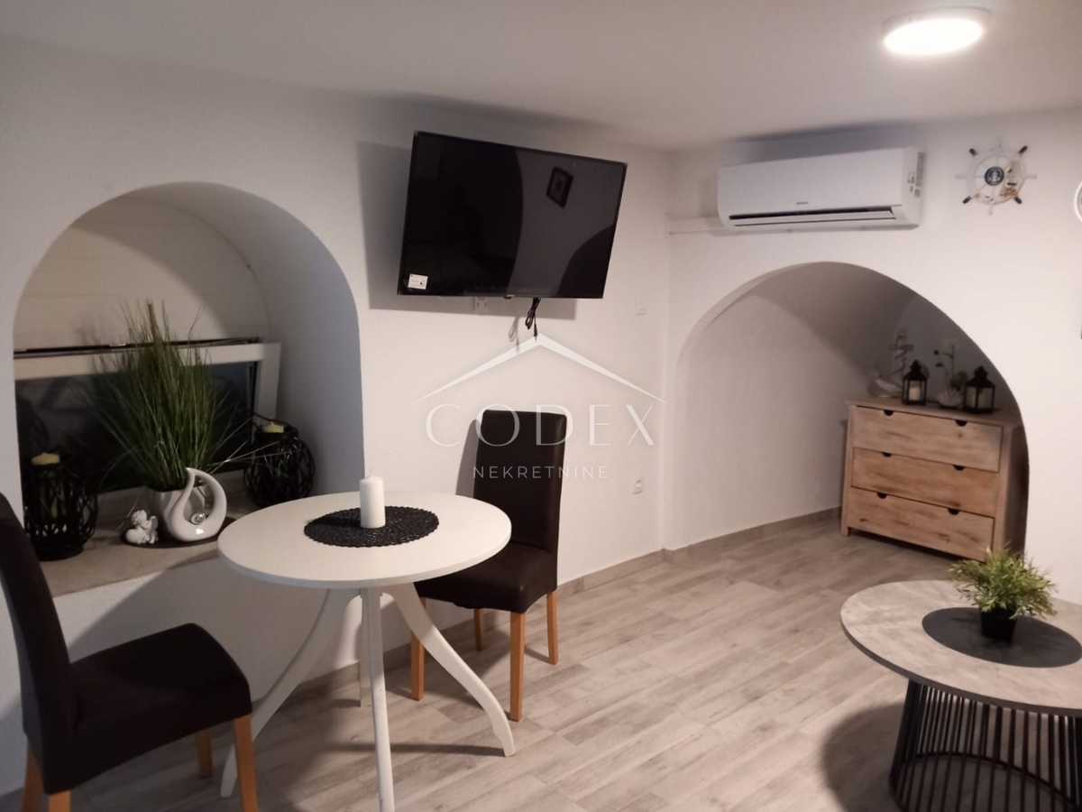 Bribir - prodaja kamnite hiše z 2 apartmajema