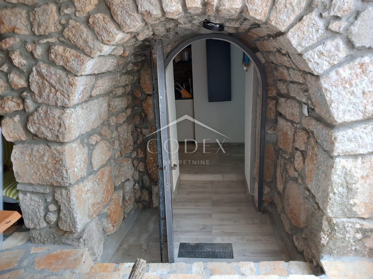 Bribir - prodaja kamnite hiše z 2 apartmajema