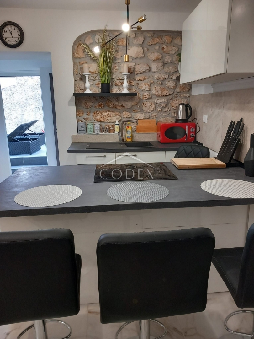 Bribir - prodaja kamnite hiše z 2 apartmajema