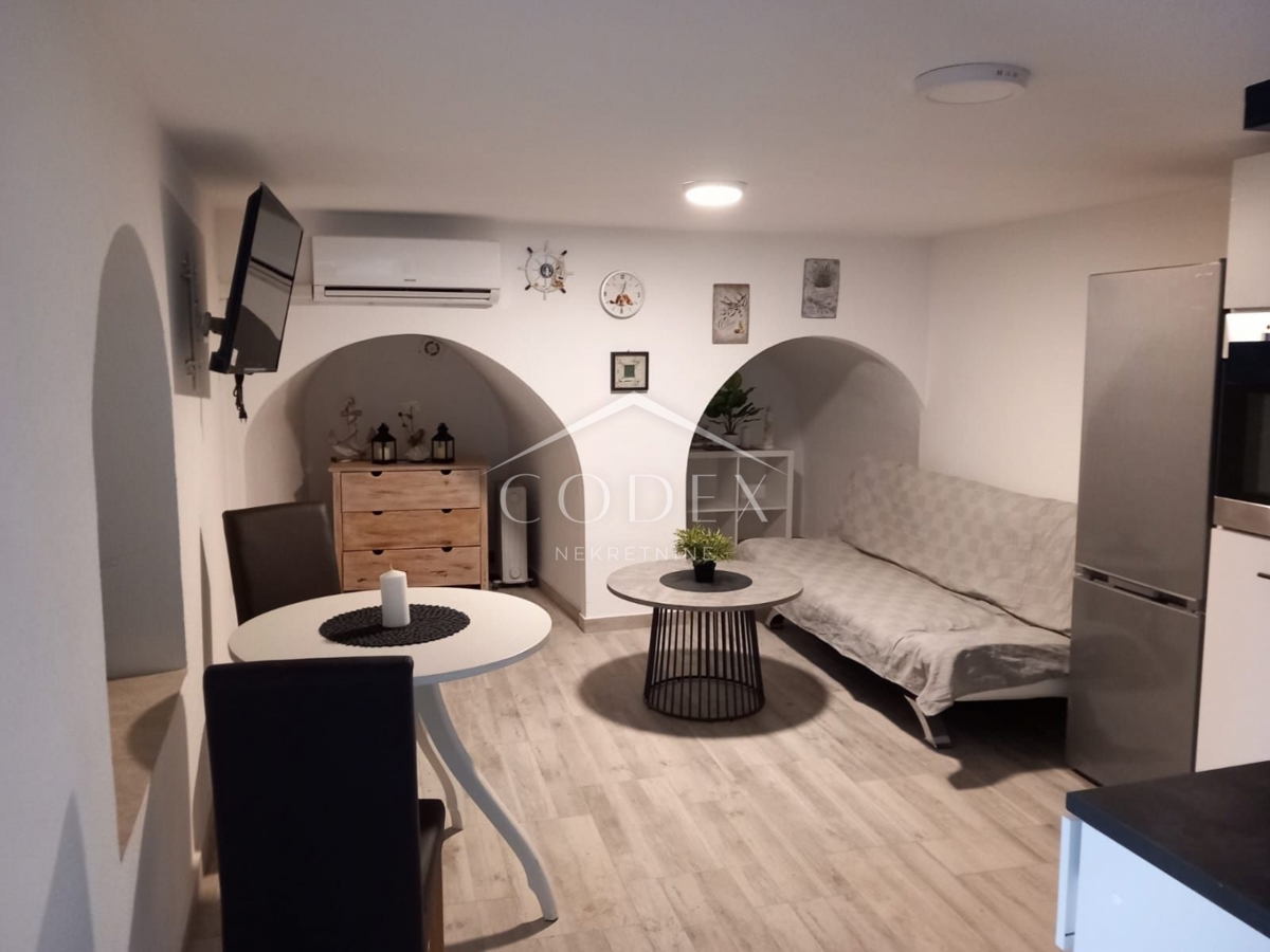 Bribir - prodaja kamnite hiše z 2 apartmajema