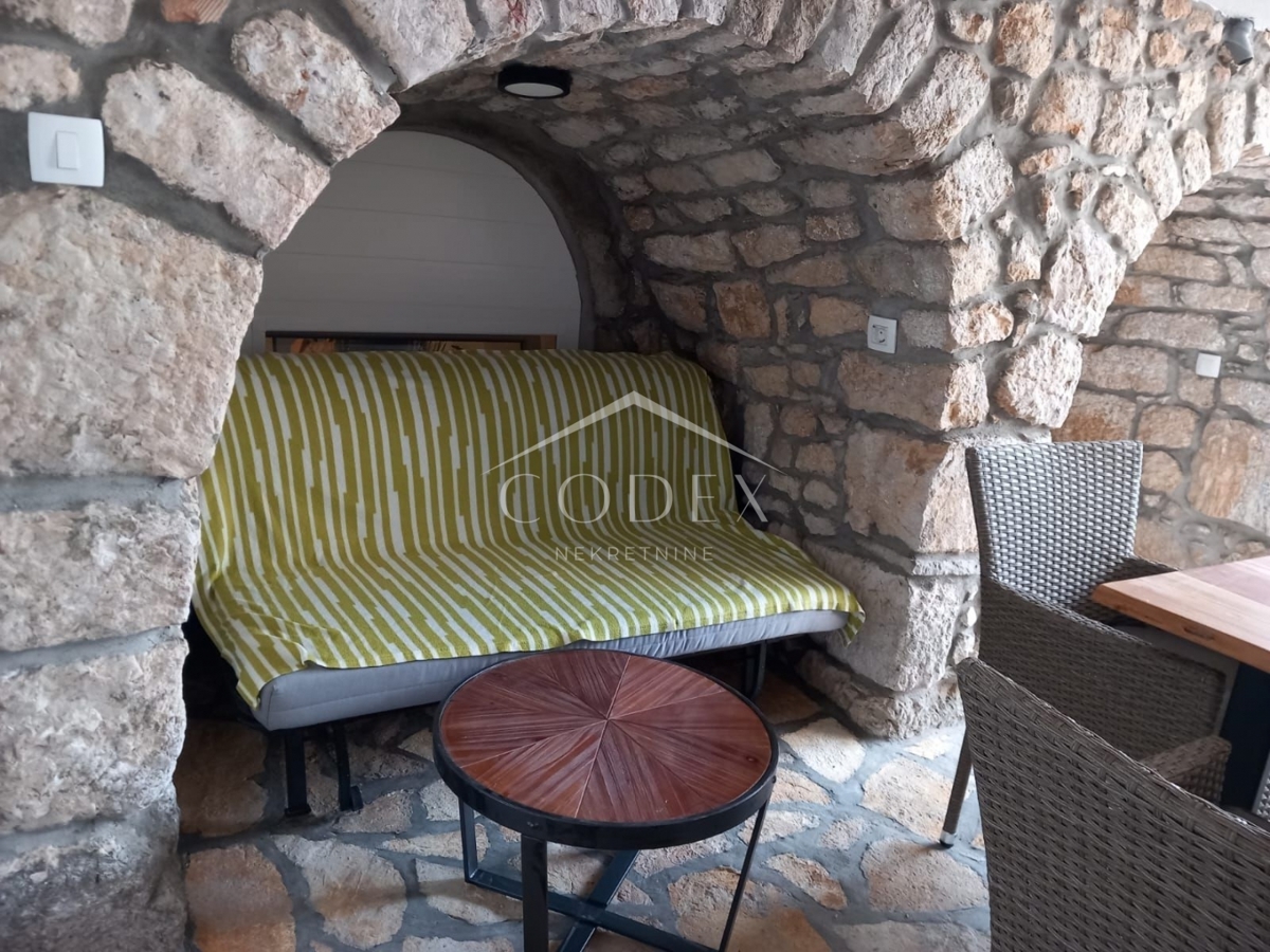Bribir - prodaja kamnite hiše z 2 apartmajema
