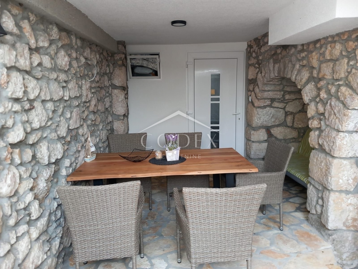 Bribir - prodaja kamnite hiše z 2 apartmajema