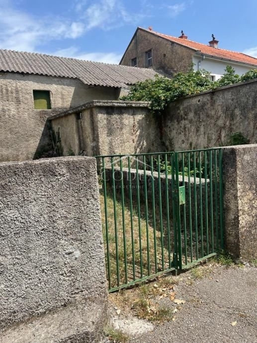Tribalj - hiša blizu morja z velikim vrtom