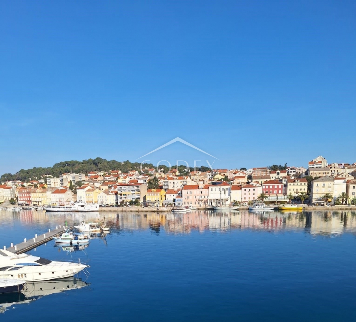 Mali Lošinj - hiša za prodajo, 1. red do morja!