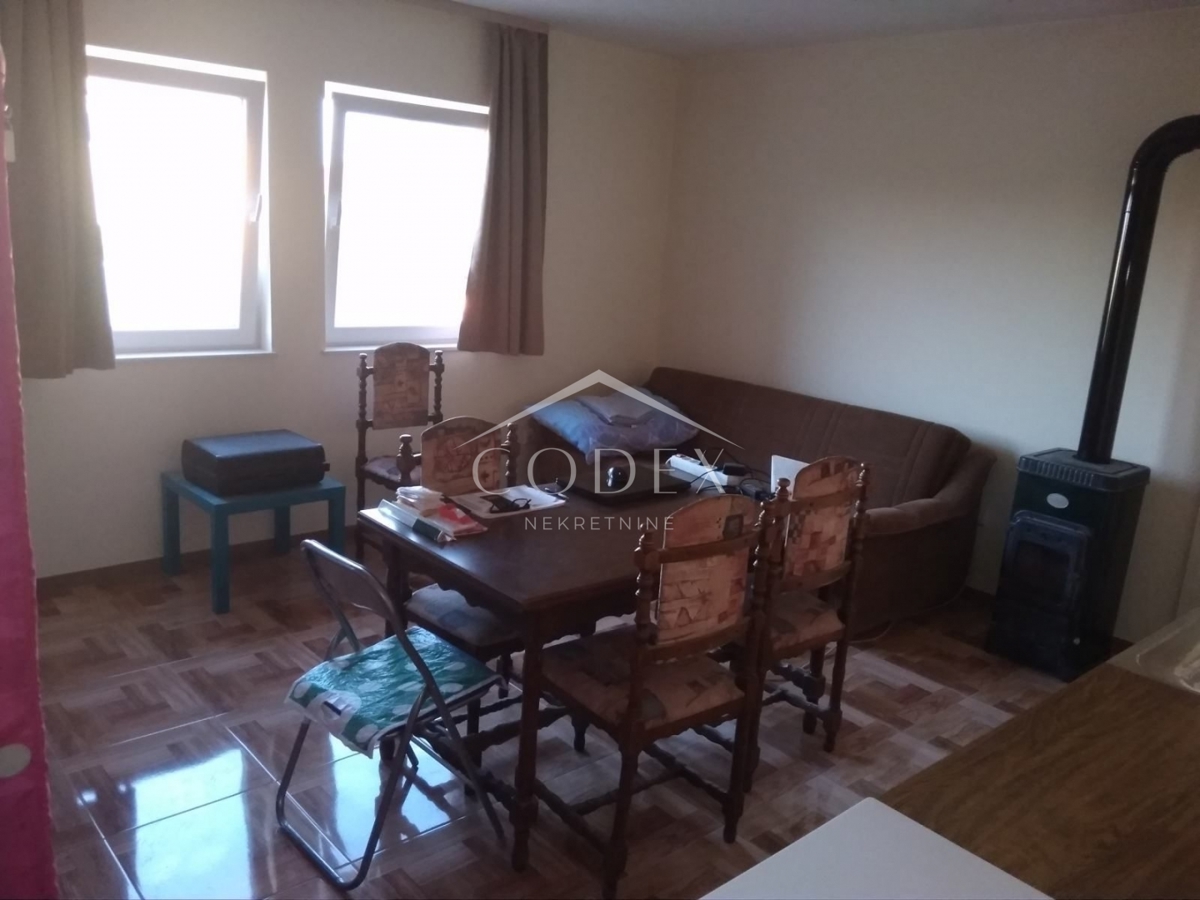 Malinska - prodaja hiša v Rohbau s 4 apartmaji