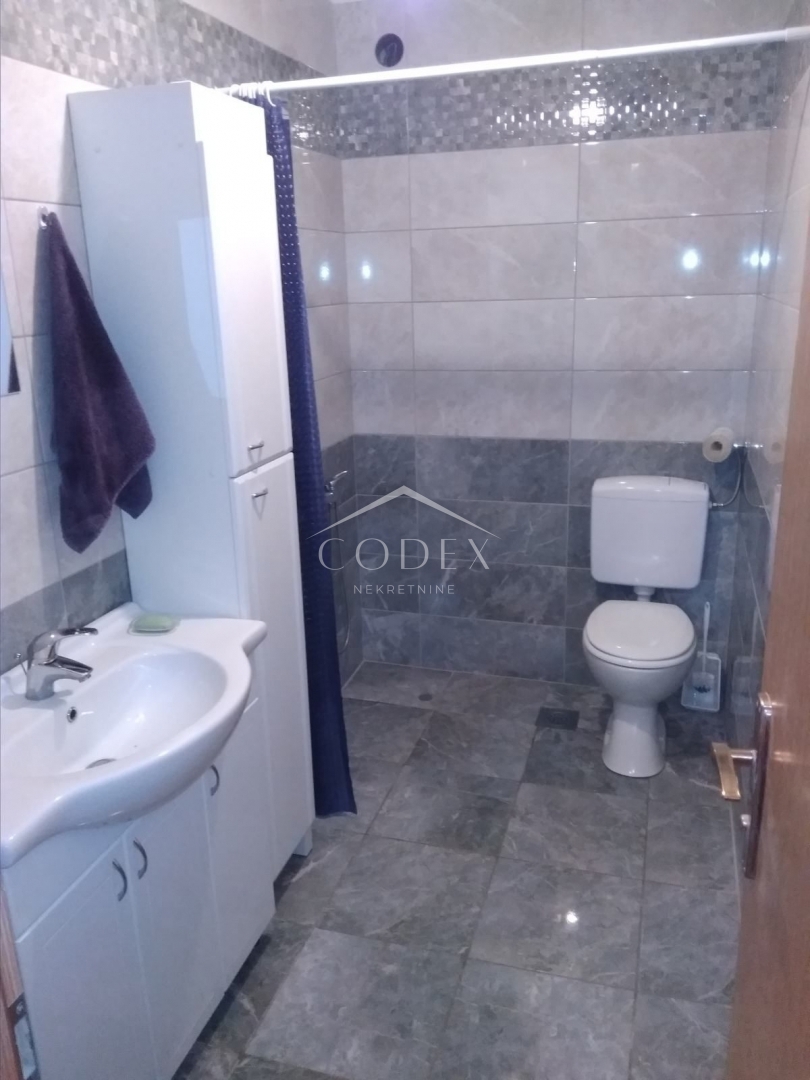 Malinska - prodaja hiša v Rohbau s 4 apartmaji