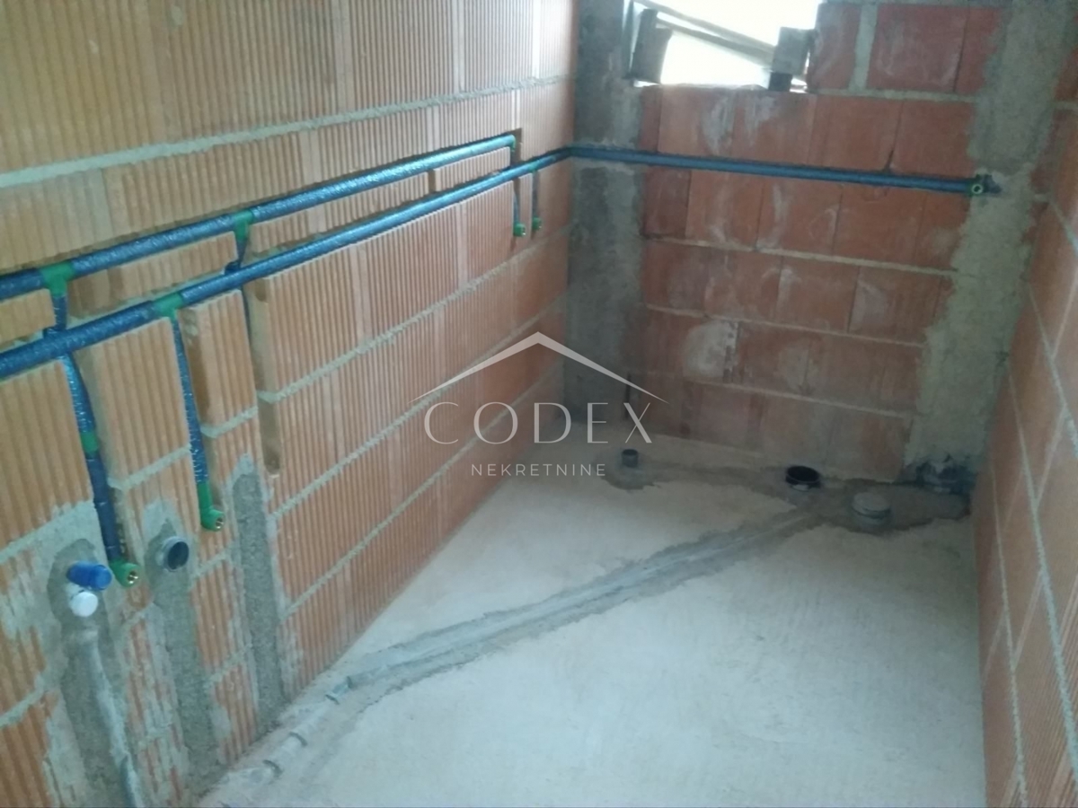 Malinska - prodaja hiša v Rohbau s 4 apartmaji