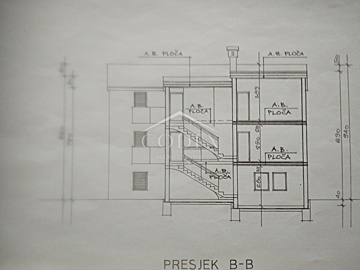 Malinska - prodaja hiša v Rohbau s 4 apartmaji