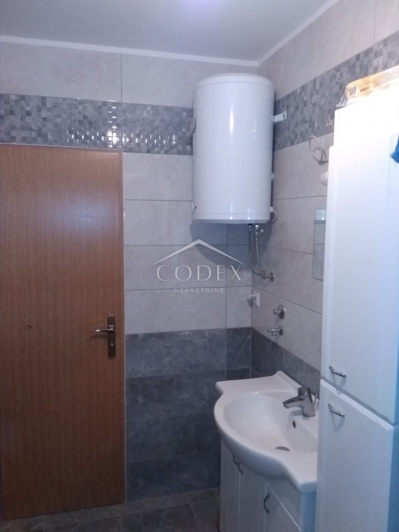 Malinska - prodaja hiša v Rohbau s 4 apartmaji