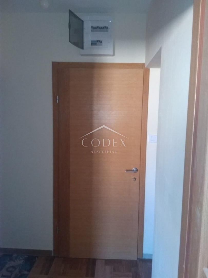 Malinska - prodaja hiša v Rohbau s 4 apartmaji