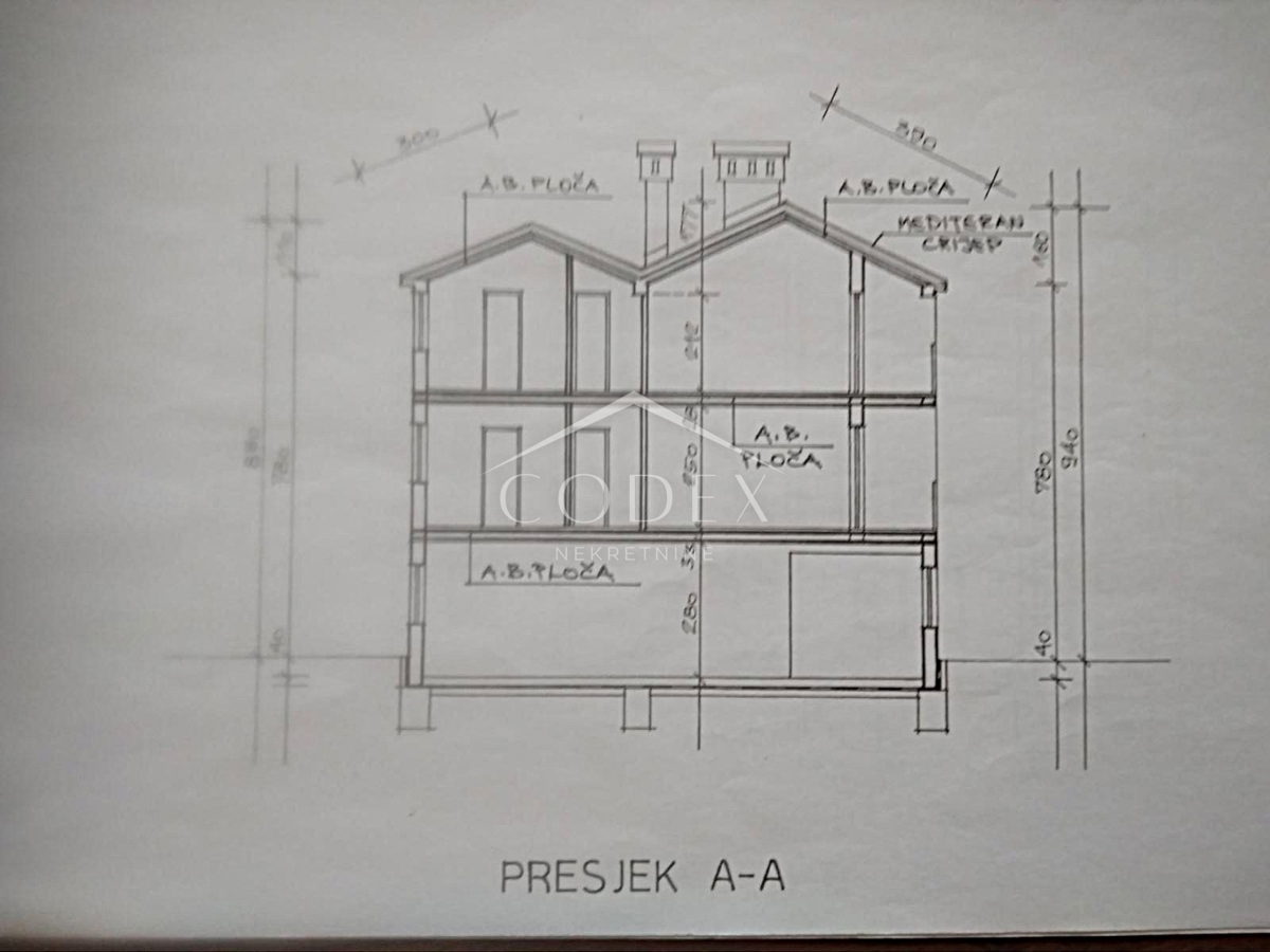 Malinska - prodaja hiša v Rohbau s 4 apartmaji