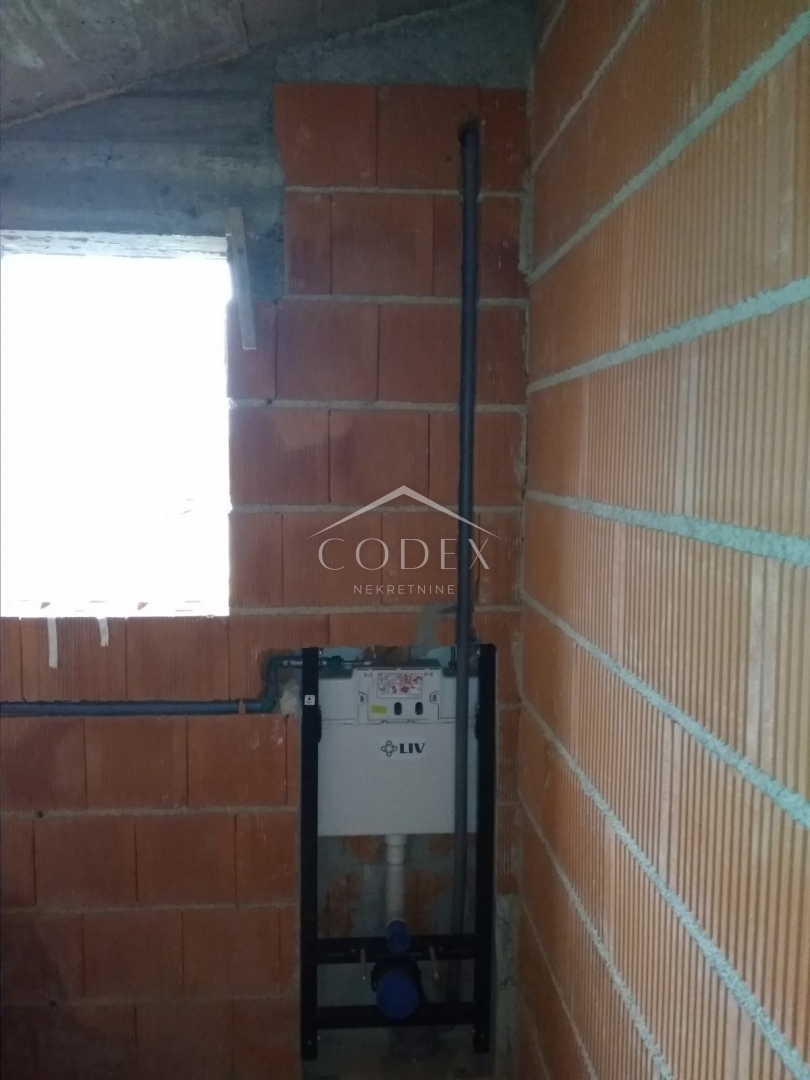 Malinska - prodaja hiša v Rohbau s 4 apartmaji