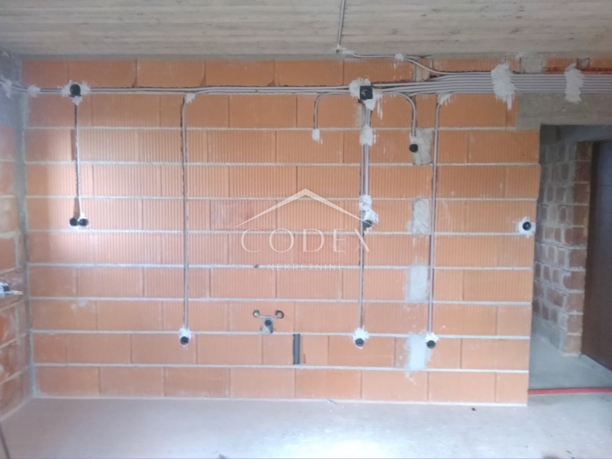 Malinska - prodaja hiša v Rohbau s 4 apartmaji