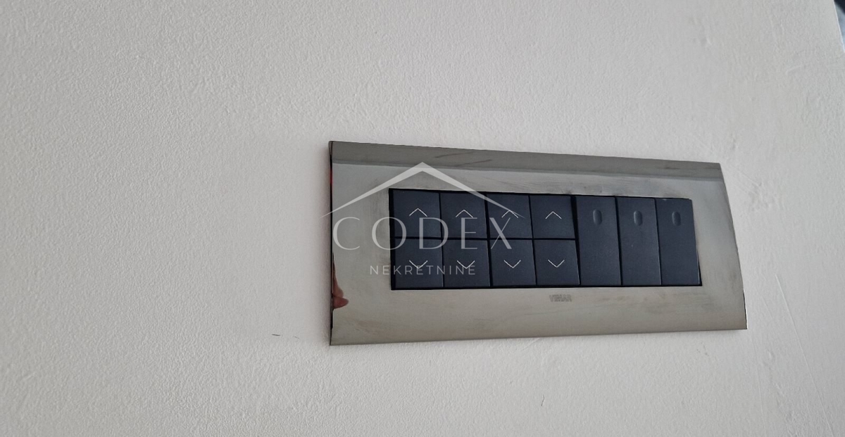 Novalja - prodaja luksuznega apartmaja s pogledom na morje