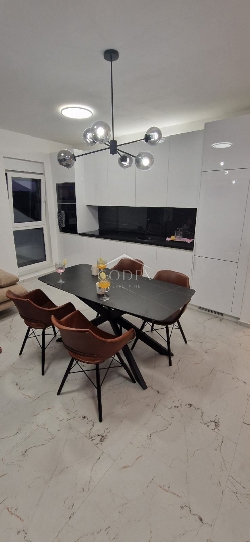 Novalja - prodaja luksuznega apartmaja s pogledom na morje