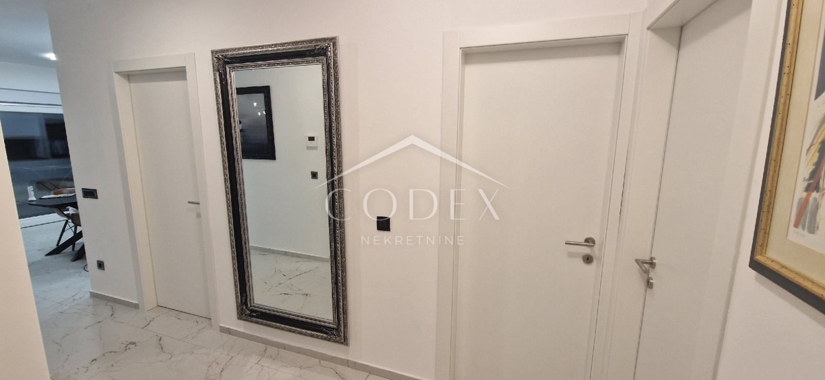 Novalja - prodaja luksuznega apartmaja s pogledom na morje