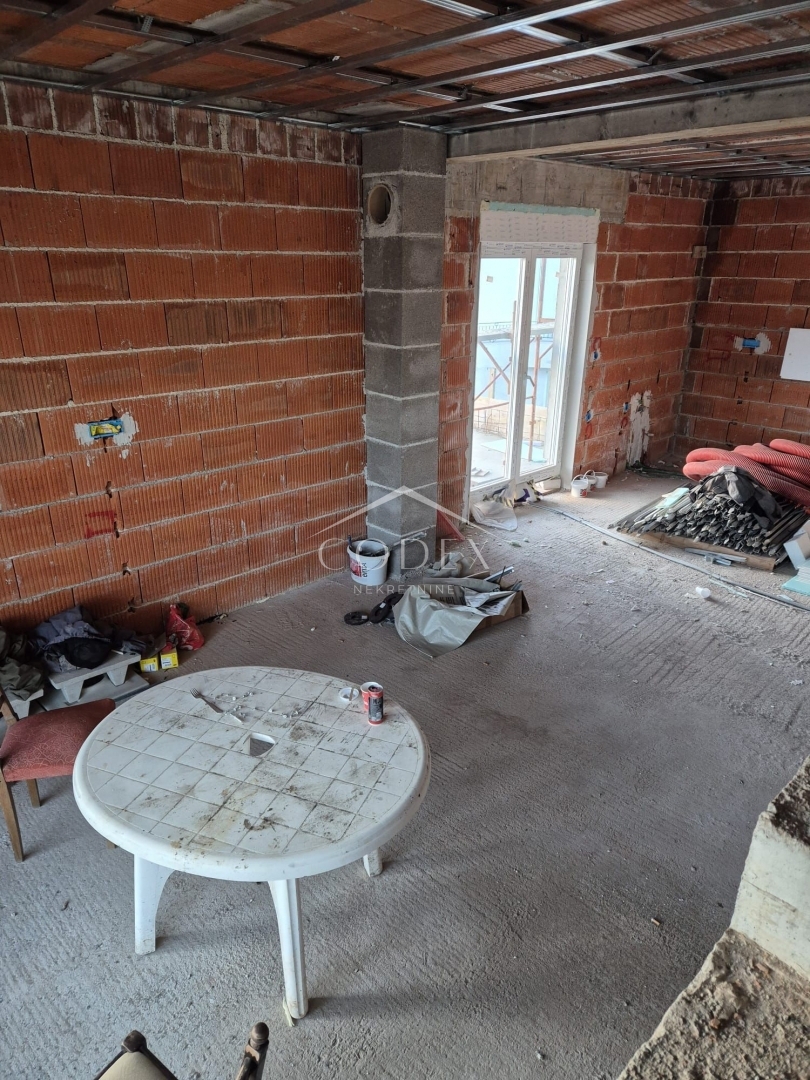 Matulji, Brešca - dvojna hiša s bazenom in garažo