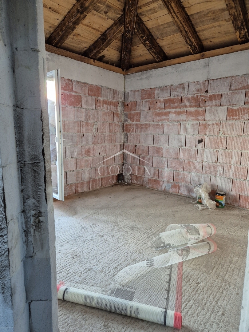 Matulji, Brešca - dvojna hiša s bazenom in garažo