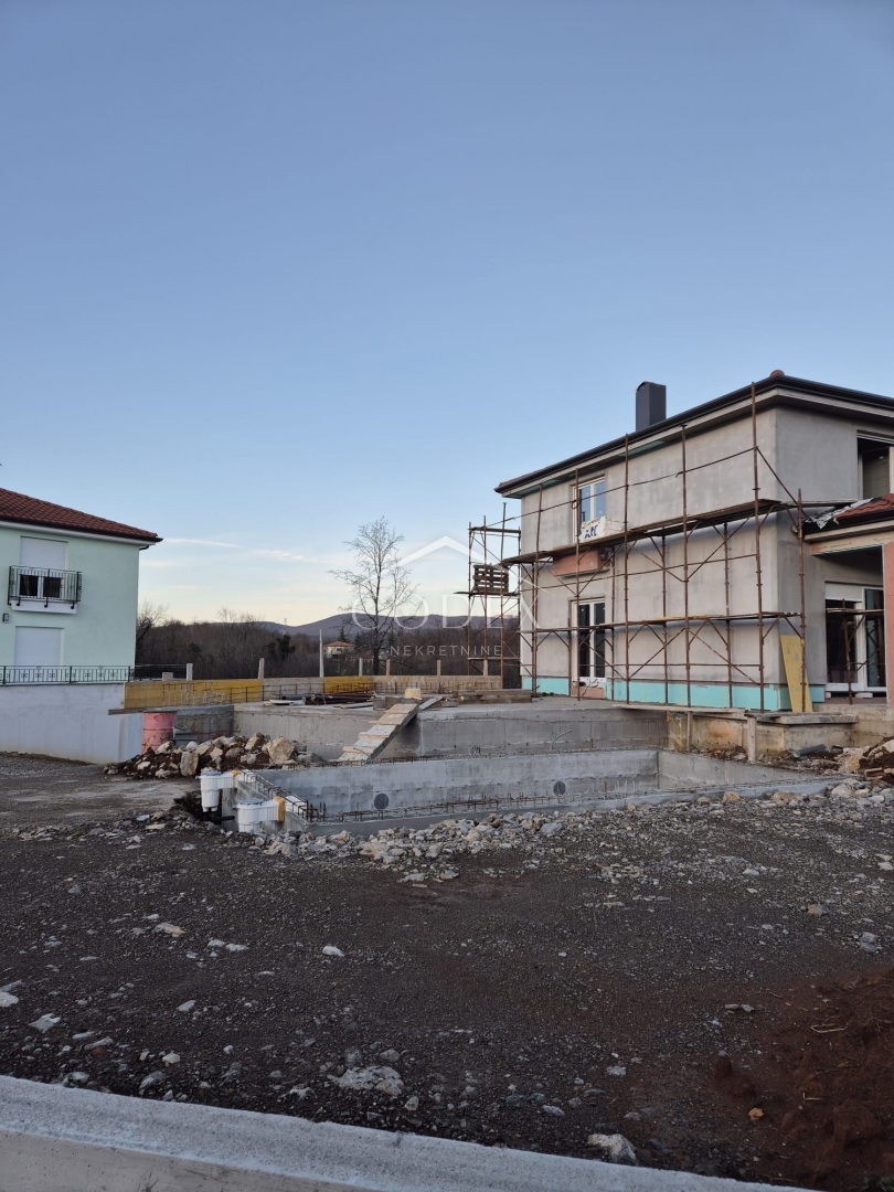 Matulji, Brešca - dvojna hiša s bazenom in garažo