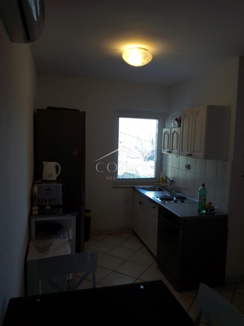 Opatija, Volosko - prodaja 2 apartmaja s pogledom in parkiriščem