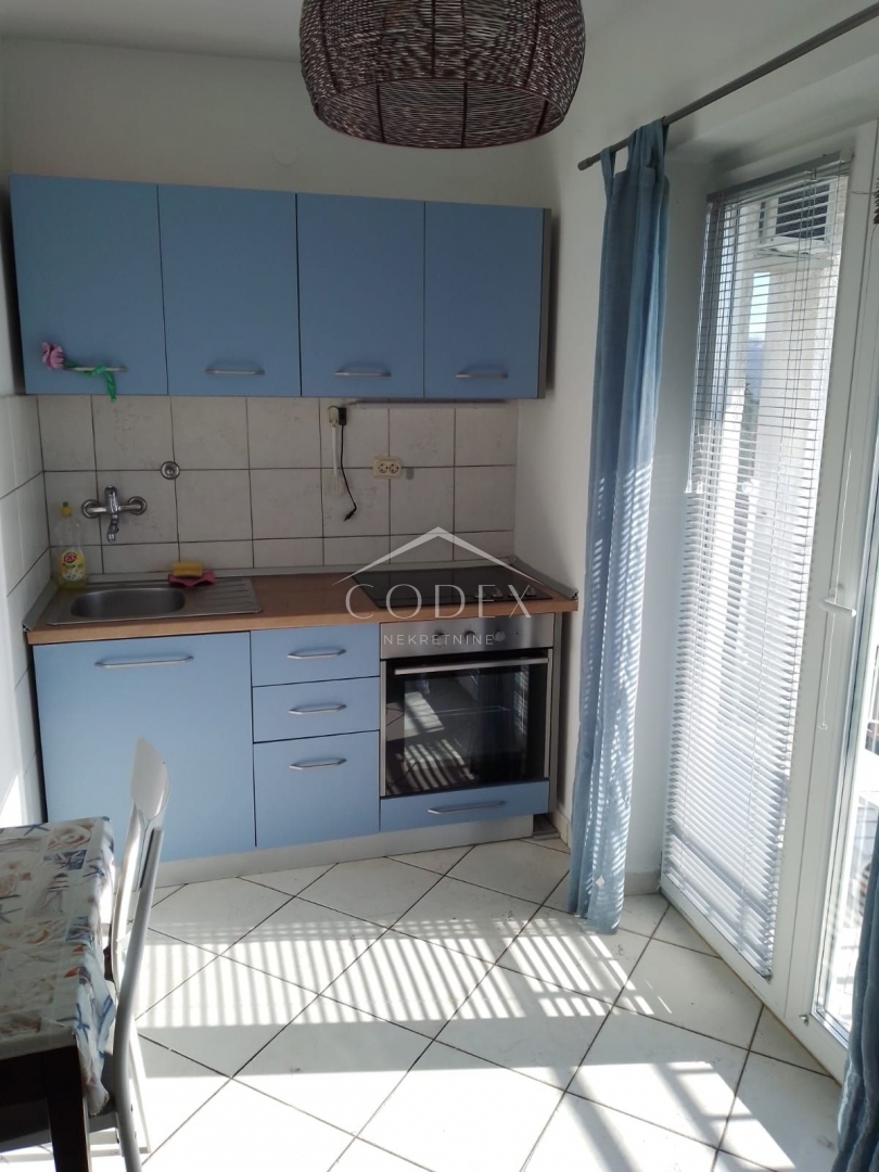 Opatija, Volosko - prodaja 2 apartmaja s pogledom in parkiriščem