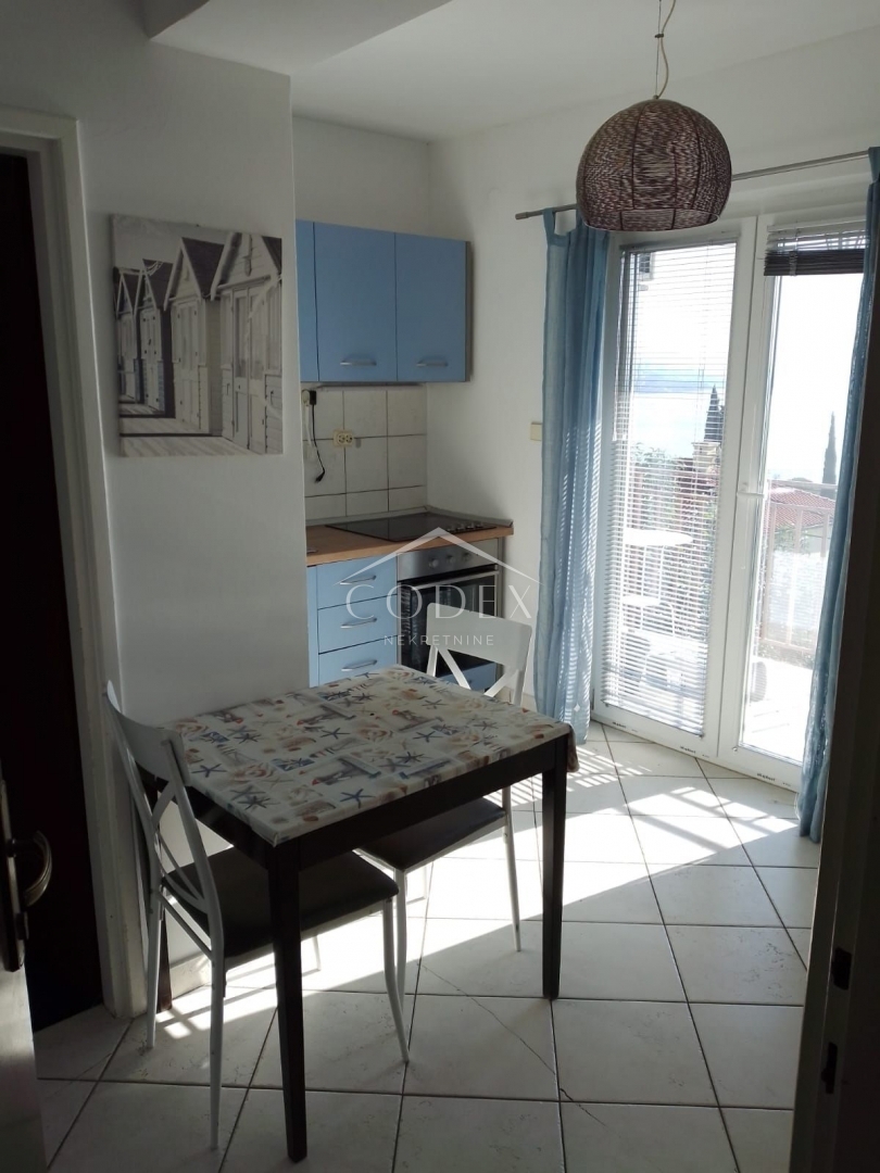Opatija, Volosko - prodaja 2 apartmaja s pogledom in parkiriščem
