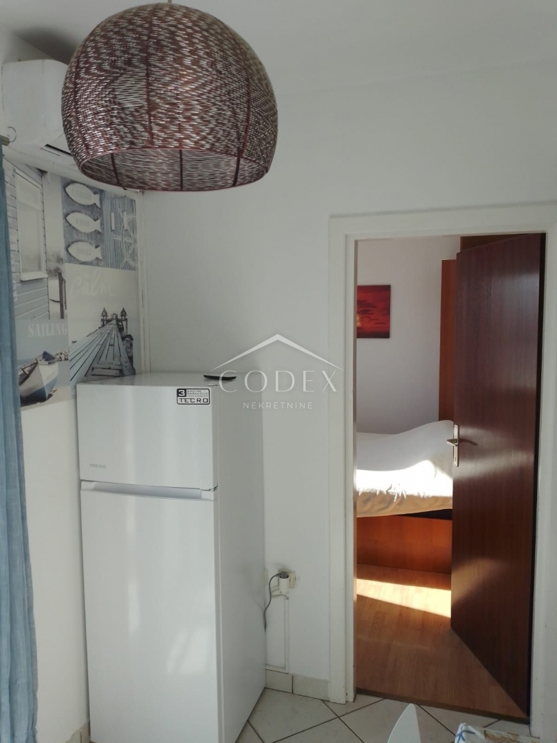 Opatija, Volosko - prodaja 2 apartmaja s pogledom in parkiriščem
