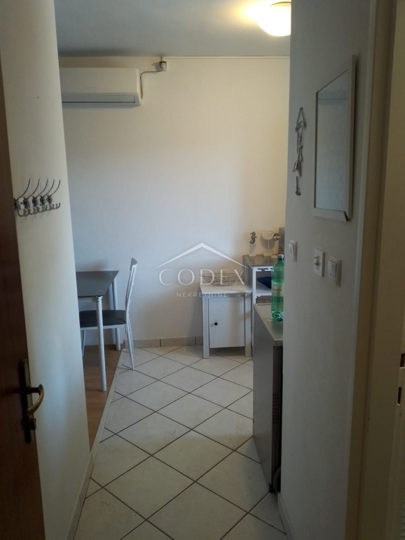 Opatija, Volosko - prodaja 2 apartmaja s pogledom in parkiriščem
