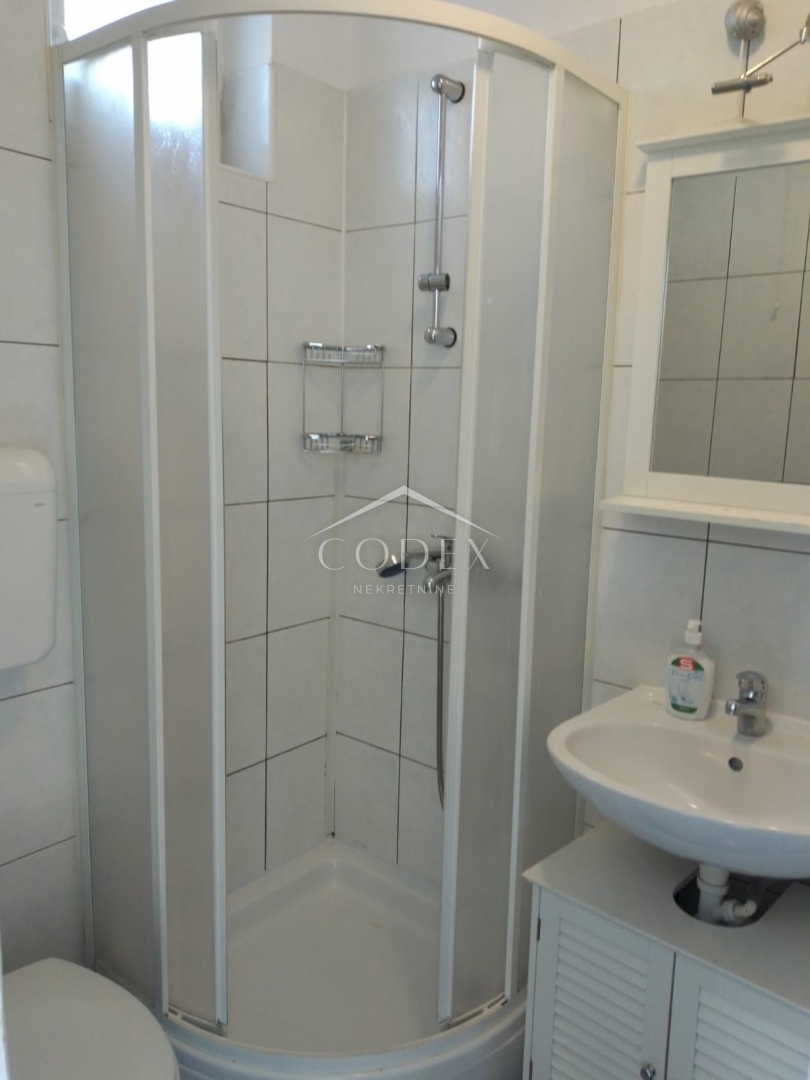 Opatija, Volosko - prodaja 2 apartmaja s pogledom in parkiriščem