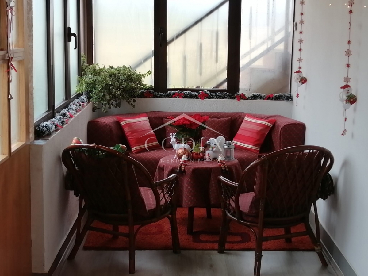 Karlovac - prodaja hiše s 3 stanovanji in čudovitim vrtom