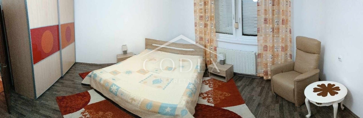 Karlovac - prodaja hiše s 3 stanovanji in čudovitim vrtom