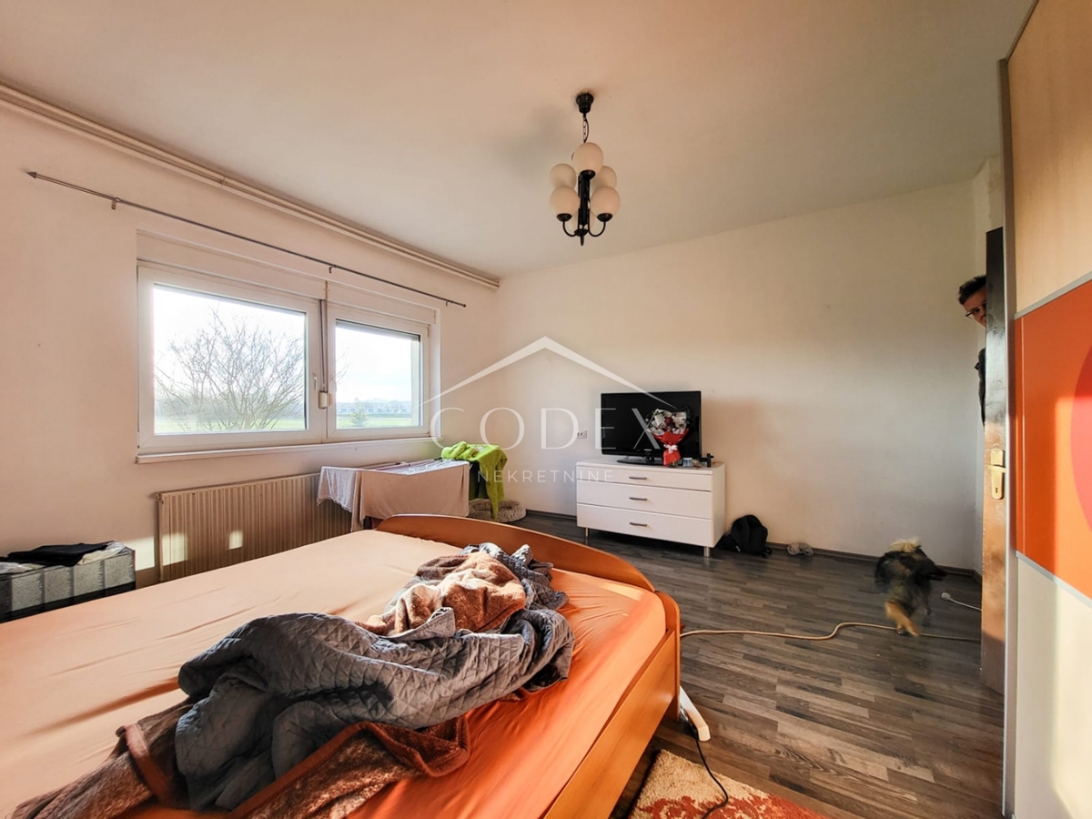 Karlovac – prodaja hiše s 3 stanovanji in veliko parcelo