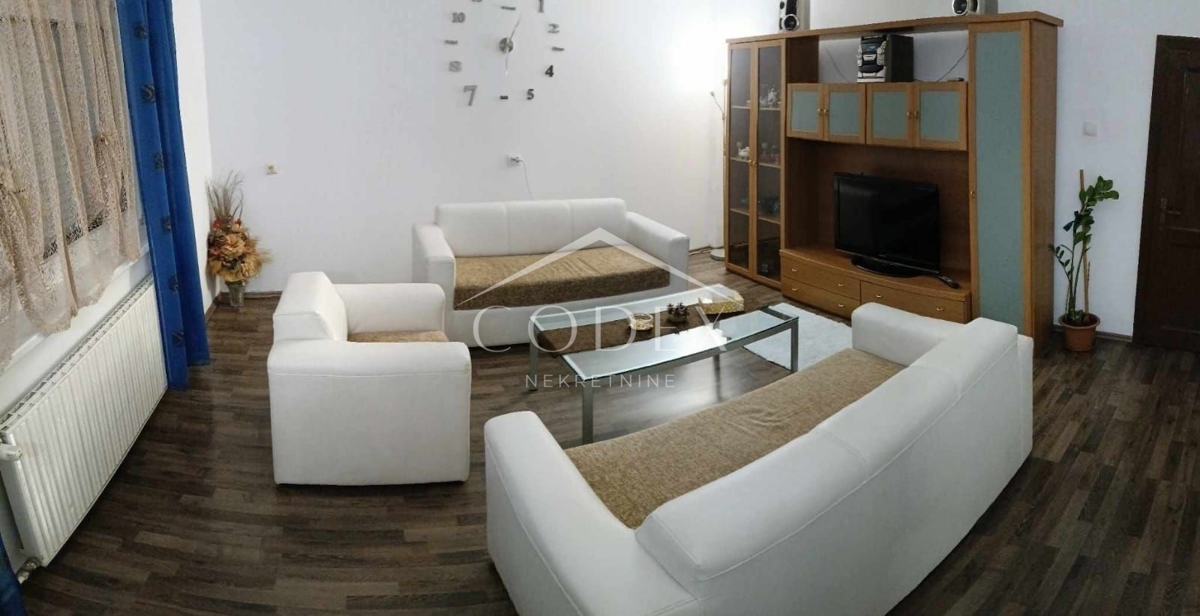 Karlovac - prodaja hiše s 3 stanovanji in čudovitim vrtom