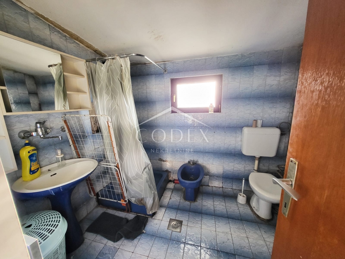 Karlovac – prodaja hiše s 3 stanovanji in veliko parcelo