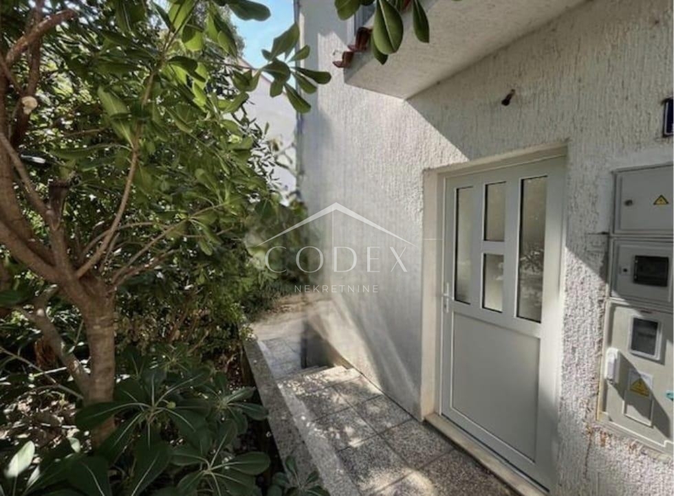 Dramalj – enosobno stanovanje s teraso naprodaj