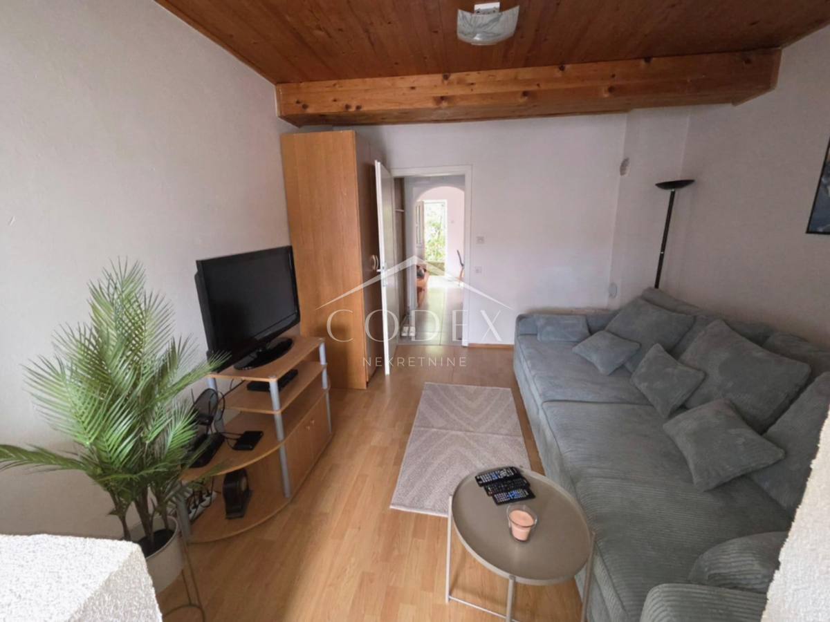 Dramalj – enosobno stanovanje s teraso naprodaj