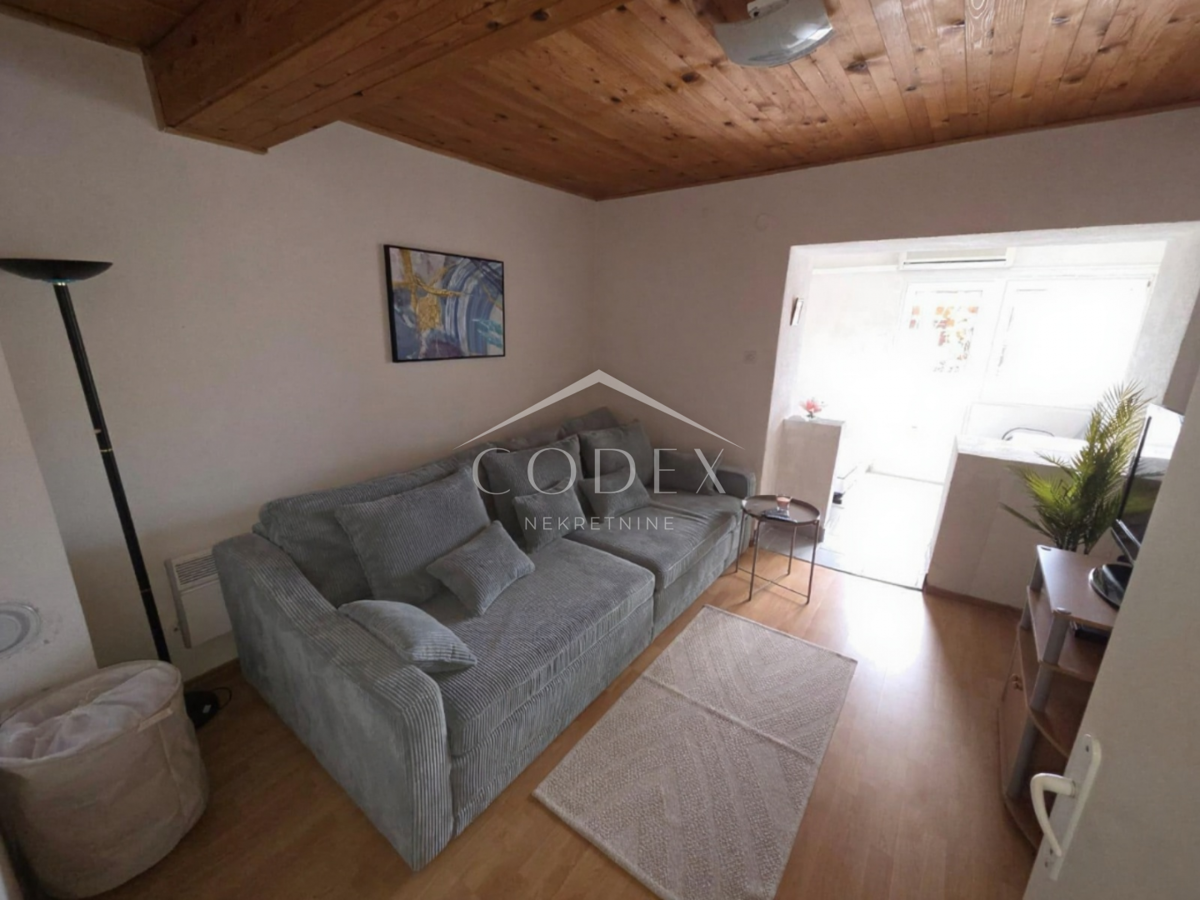 Dramalj – enosobno stanovanje s teraso naprodaj