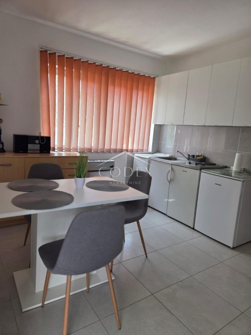 Dramalj – enosobno stanovanje s teraso naprodaj