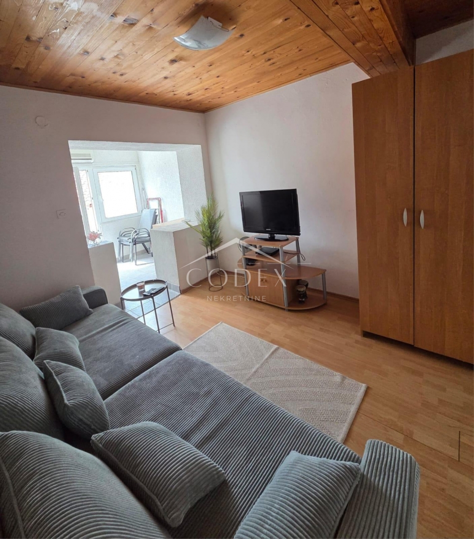 Dramalj – enosobno stanovanje s teraso naprodaj