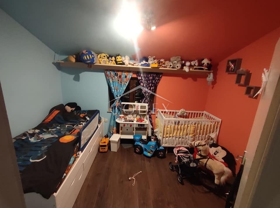 Kraljevica - lepa hiša z 2 poslovnima prostoroma in prostornim stanovanjem