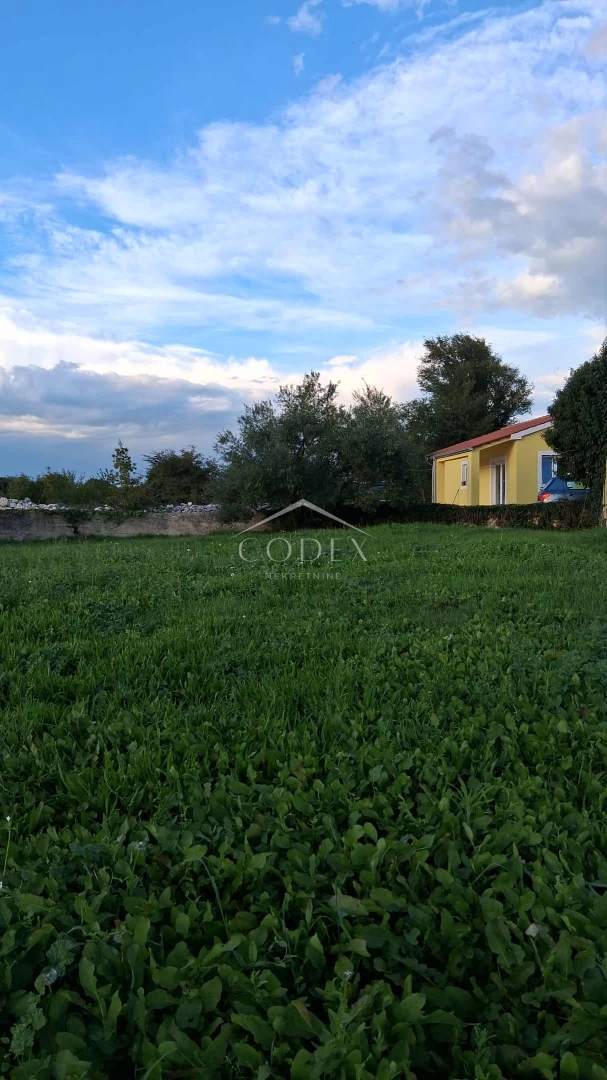 Čabrunići - prodaja gradbenih parcel za gradnjo hiše